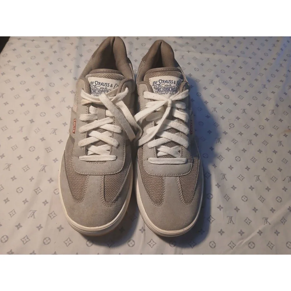 MENS LEVI'S COMFORT GRAY TENNIS SHOE SIZE 10